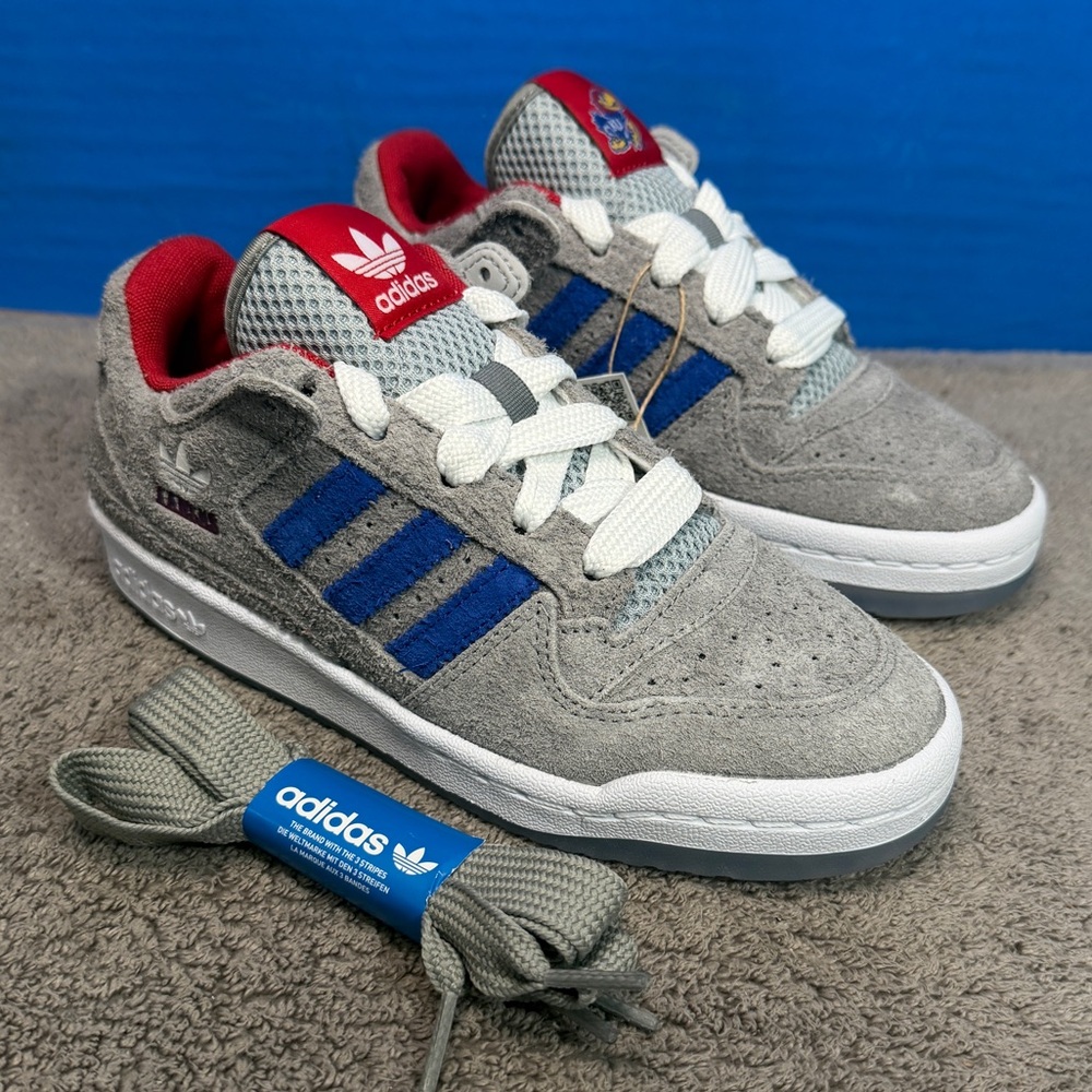 Adidas Forum low Kansas jayhawks NCAA 🔥
BRAND NEW